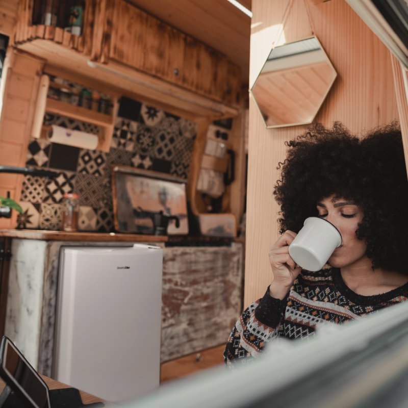 Universal Blue Zeya 6030W Frigorífico Mini 88L con Conexión 12V Blanco